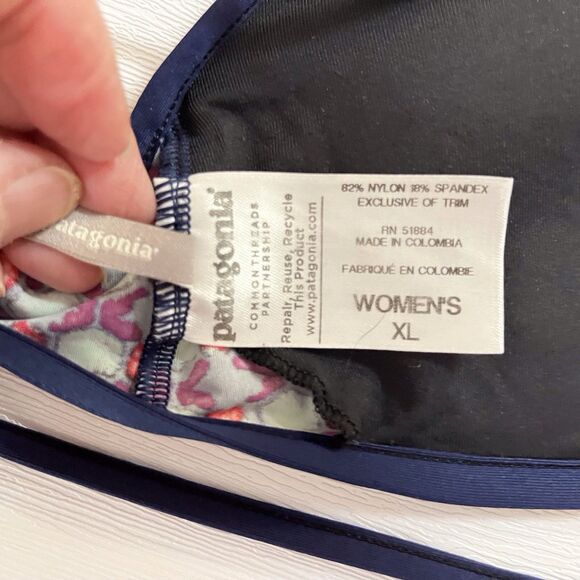 Patagonia Womens Spaghetti Straps Padded Swim Top Size XLARGE Geometric Print - Picture 6 of 9